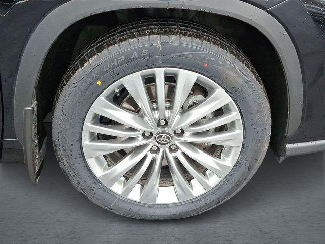 used 2023 Toyota Highlander car, priced at $42,991