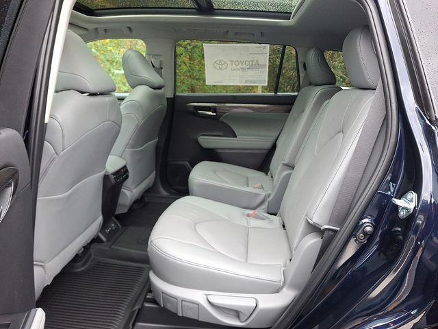 new 2025 Toyota Highlander car, priced at $56,207