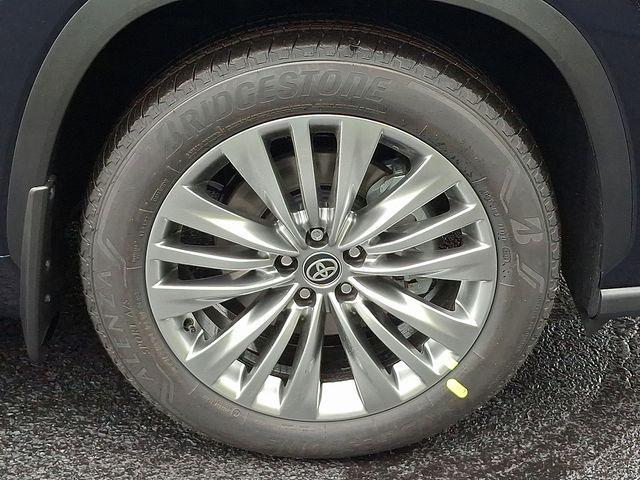 new 2025 Toyota Highlander car, priced at $56,207