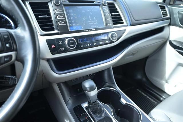 used 2019 Toyota Highlander car, priced at $25,995