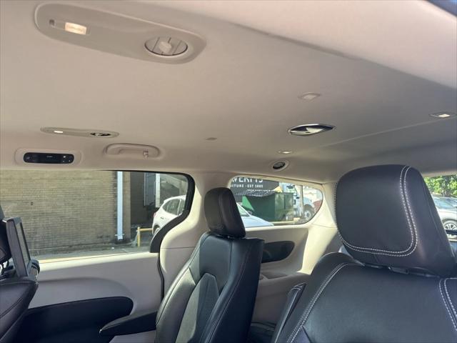 used 2022 Chrysler Pacifica Hybrid car, priced at $25,357