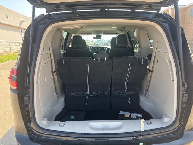 used 2022 Chrysler Pacifica Hybrid car, priced at $25,357