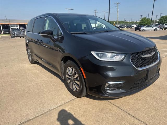 used 2022 Chrysler Pacifica Hybrid car, priced at $25,357