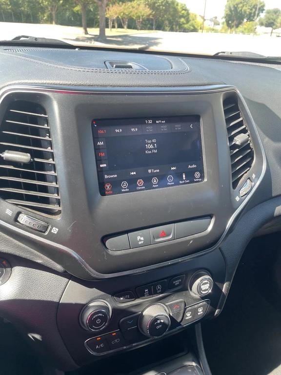 used 2019 Jeep Cherokee car, priced at $15,424