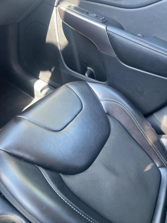 used 2019 Jeep Cherokee car, priced at $15,424