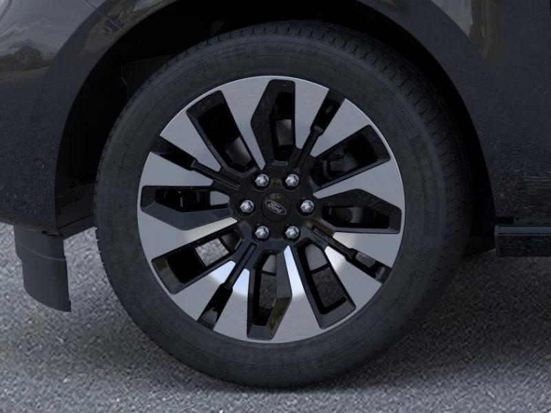 new 2025 Ford Expedition car, priced at $75,398