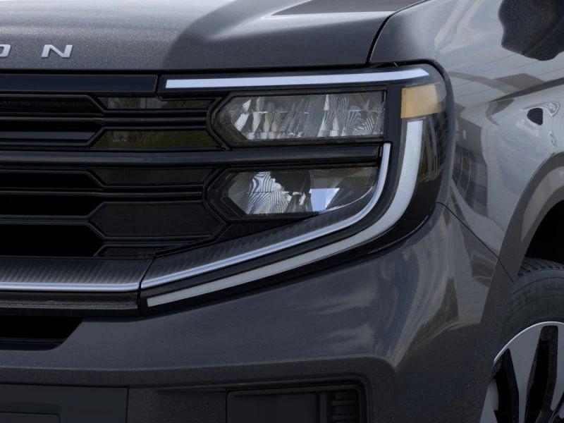 new 2025 Ford Expedition car, priced at $75,398