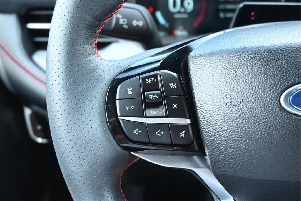 used 2025 Ford Explorer car, priced at $38,999