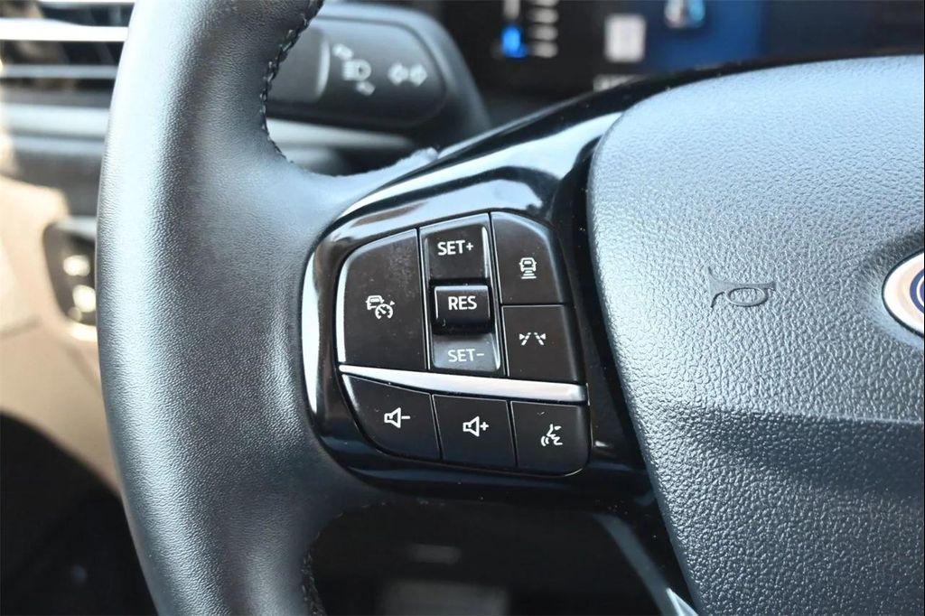 used 2024 Ford Escape PHEV car, priced at $25,956