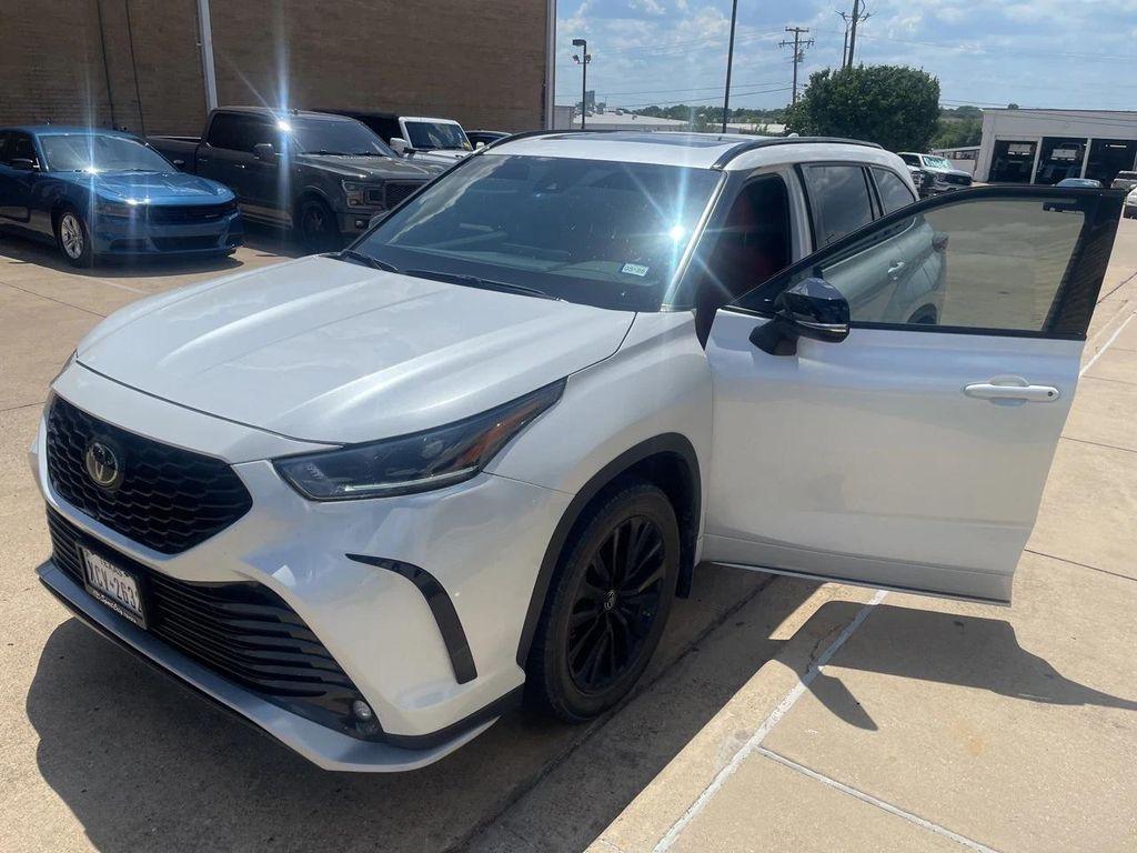 used 2024 Toyota Highlander car, priced at $39,348