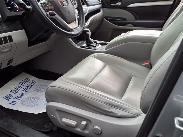 used 2019 Toyota Highlander car, priced at $26,998