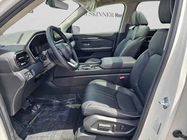 new 2025 Honda Pilot car, priced at $55,882