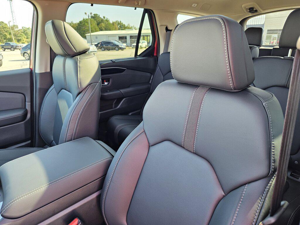 new 2025 Honda Pilot car, priced at $52,447