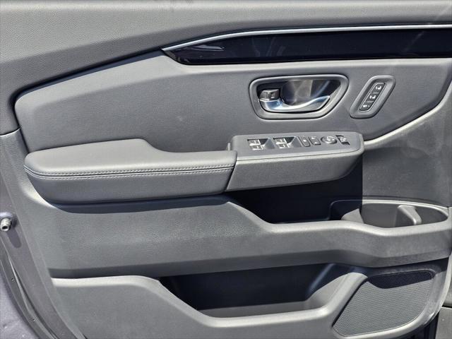 new 2025 Honda Pilot car, priced at $45,548