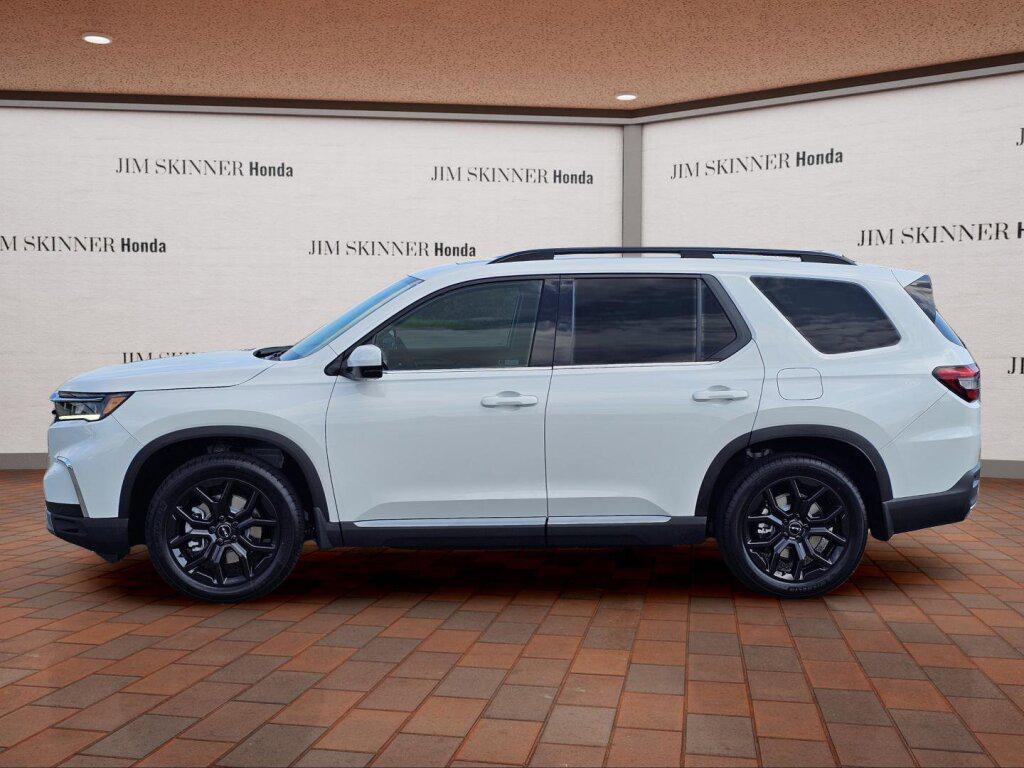 new 2025 Honda Pilot car, priced at $52,247