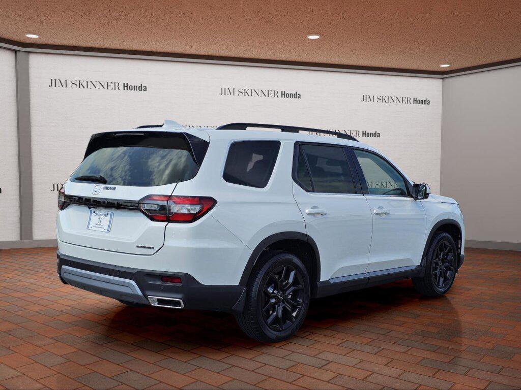 new 2025 Honda Pilot car, priced at $52,247