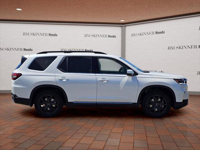 new 2025 Honda Pilot car, priced at $52,202