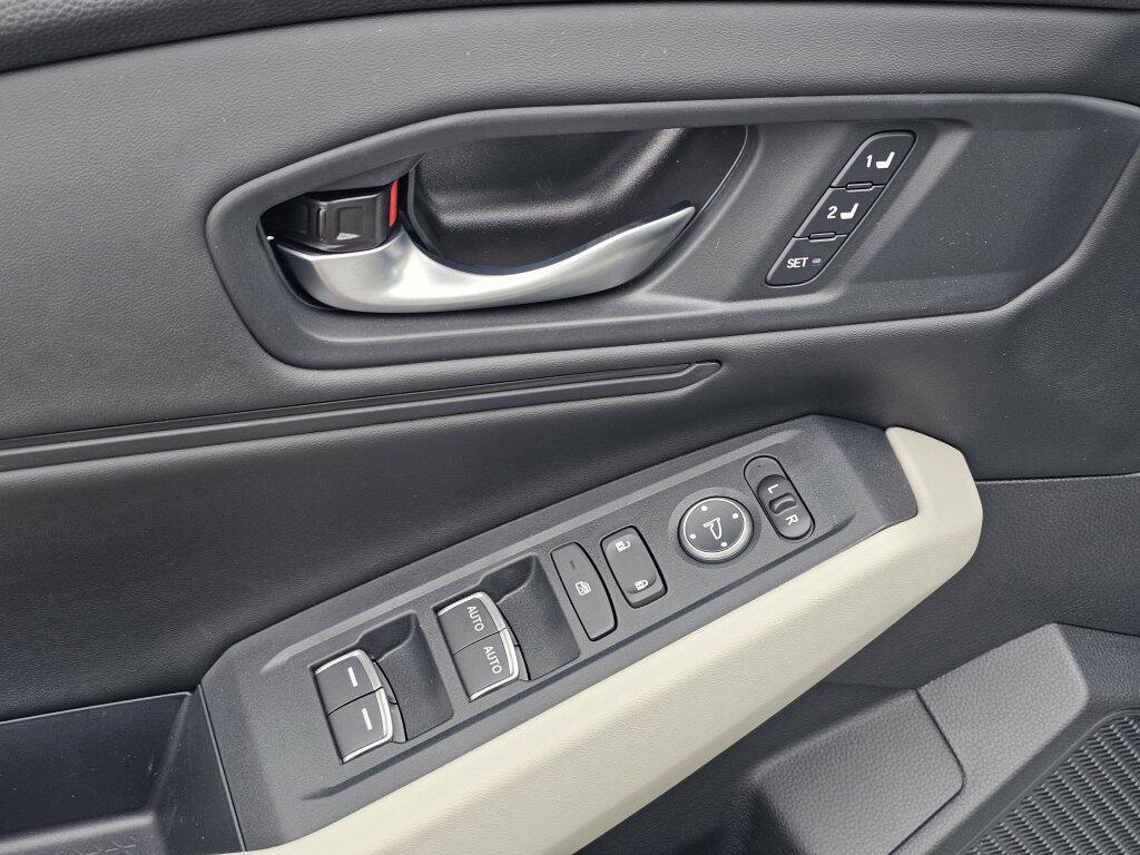 new 2025 Honda Accord Hybrid car, priced at $37,188