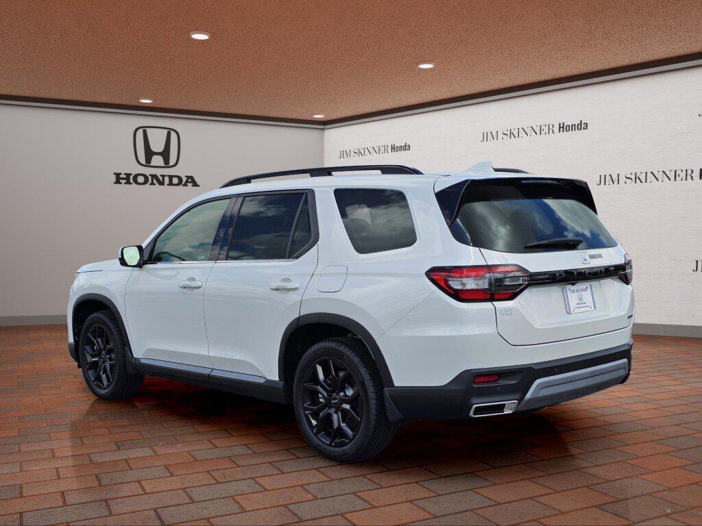 new 2025 Honda Pilot car, priced at $52,202