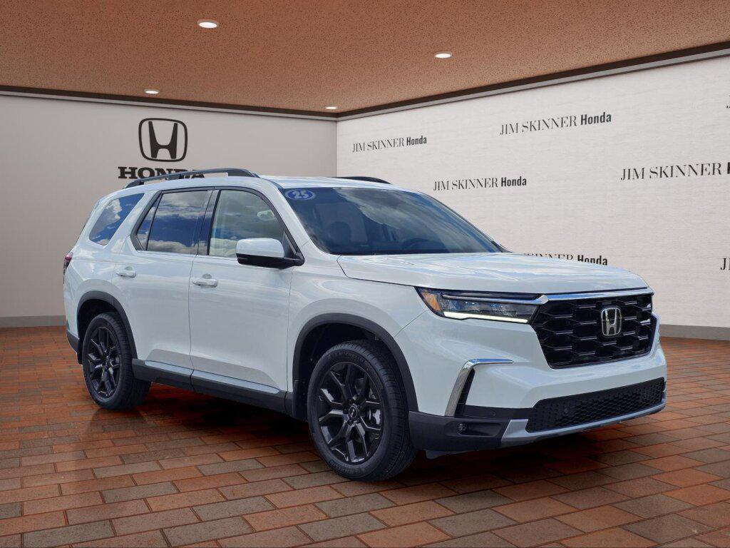 new 2025 Honda Pilot car, priced at $52,202