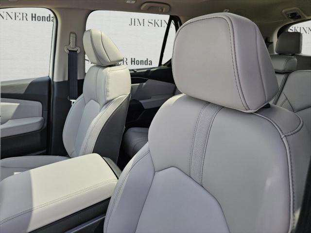 new 2025 Honda Pilot car, priced at $52,202