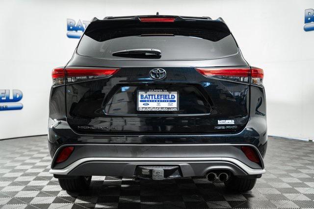 used 2022 Toyota Highlander car, priced at $35,994