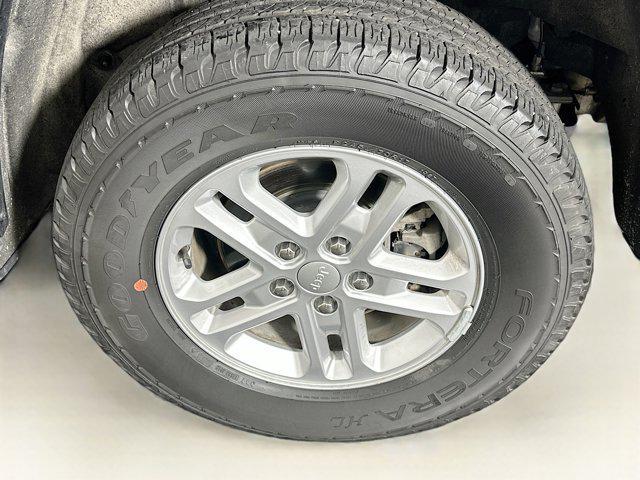 used 2023 Jeep Grand Cherokee car, priced at $27,997