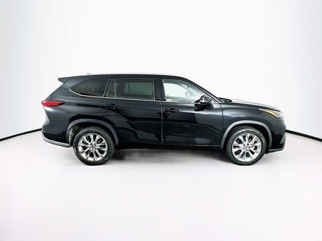 used 2020 Toyota Highlander car, priced at $28,999