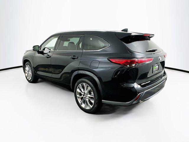 used 2020 Toyota Highlander car, priced at $28,999