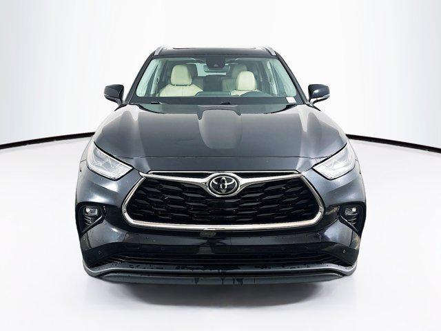 used 2020 Toyota Highlander car, priced at $28,999