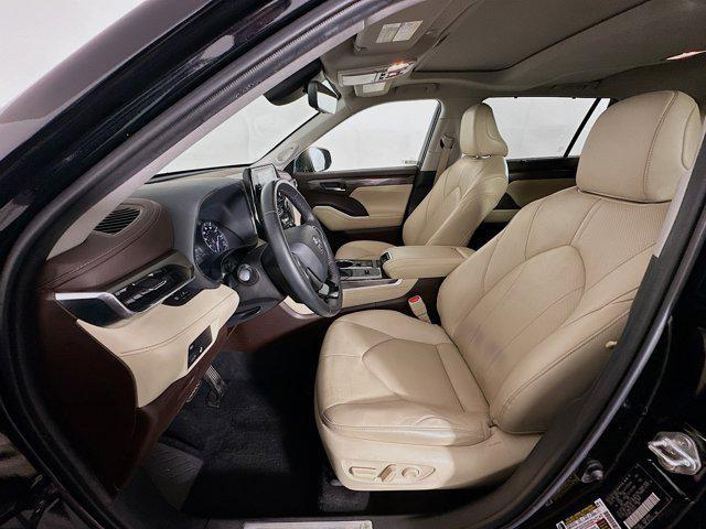 used 2020 Toyota Highlander car, priced at $28,999