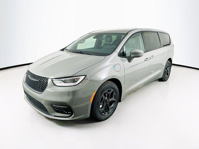 used 2022 Chrysler Pacifica Hybrid car, priced at $26,599