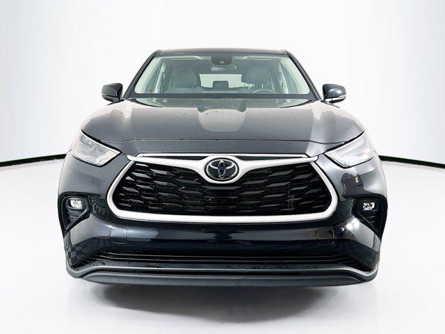 used 2024 Toyota Highlander car, priced at $35,689