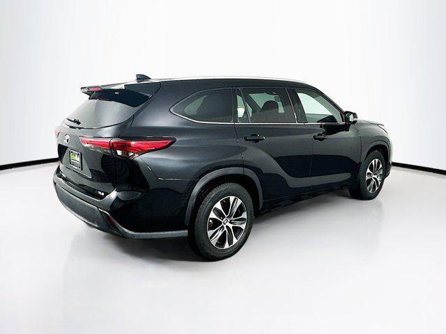 used 2022 Toyota Highlander car, priced at $30,489