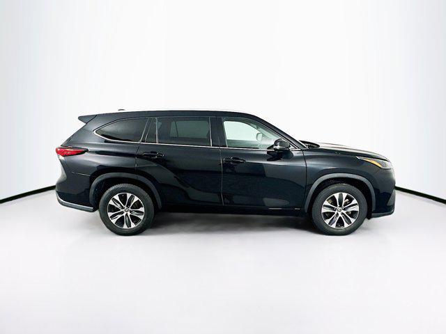 used 2022 Toyota Highlander car, priced at $30,489