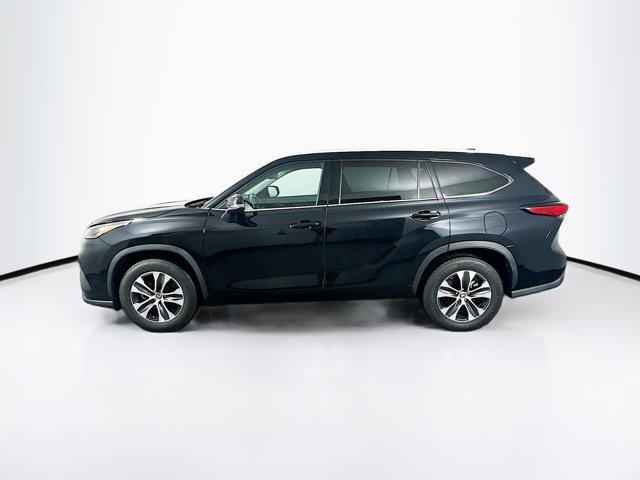 used 2022 Toyota Highlander car, priced at $30,489