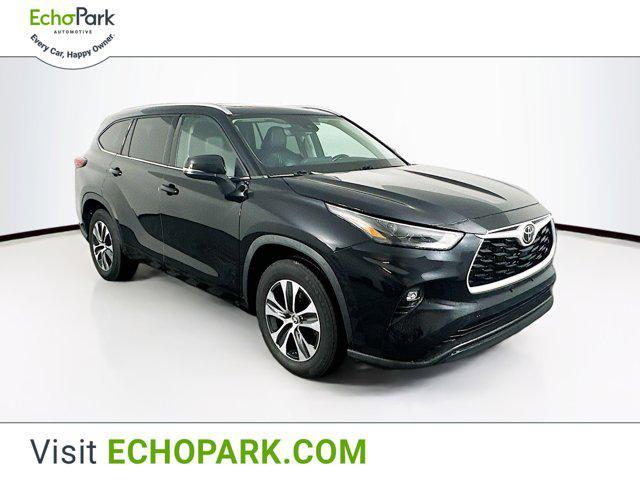 used 2022 Toyota Highlander car, priced at $30,989