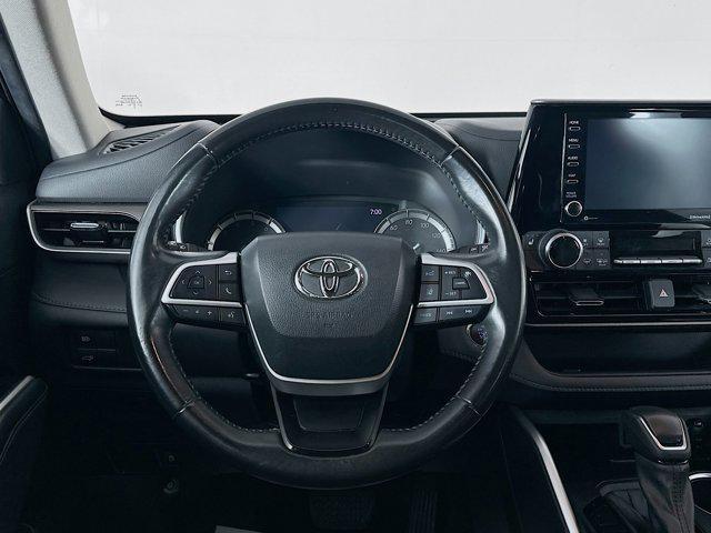 used 2022 Toyota Highlander car, priced at $30,489