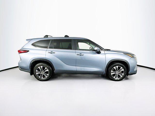 used 2023 Toyota Highlander car, priced at $32,489