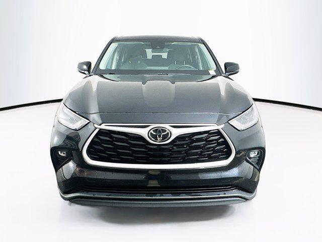 used 2023 Toyota Highlander car, priced at $29,447