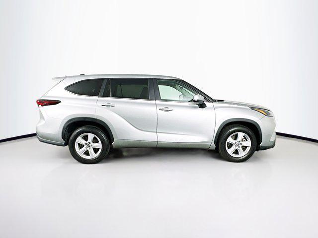 used 2024 Toyota Highlander car, priced at $35,289