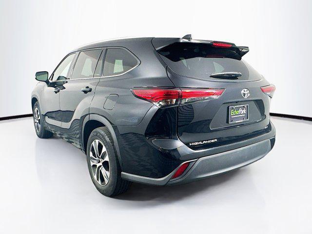 used 2022 Toyota Highlander car, priced at $32,189