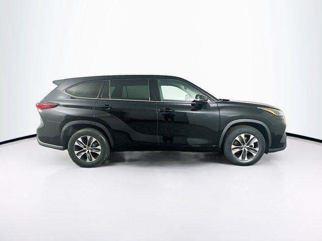 used 2022 Toyota Highlander car, priced at $32,189