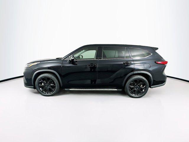 used 2022 Toyota Highlander car, priced at $27,389