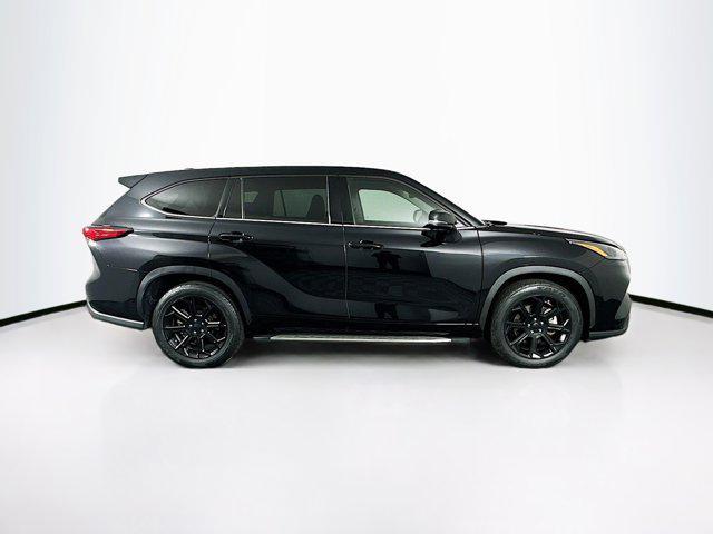 used 2022 Toyota Highlander car, priced at $27,389