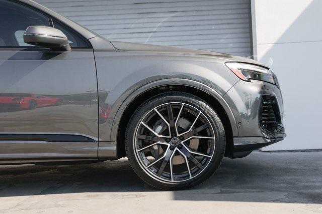 new 2025 Audi Q7 car, priced at $77,910
