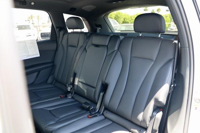 new 2025 Audi Q7 car, priced at $77,830