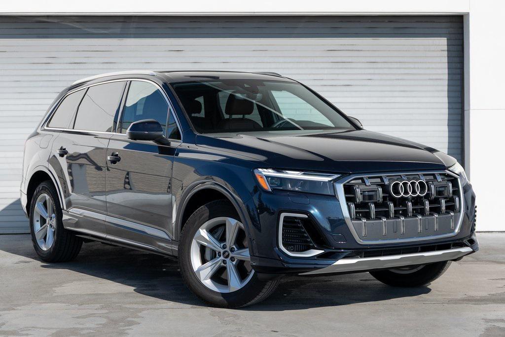 used 2025 Audi Q7 car, priced at $55,999