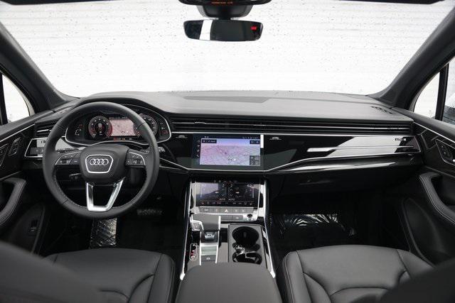 new 2025 Audi Q7 car, priced at $75,890