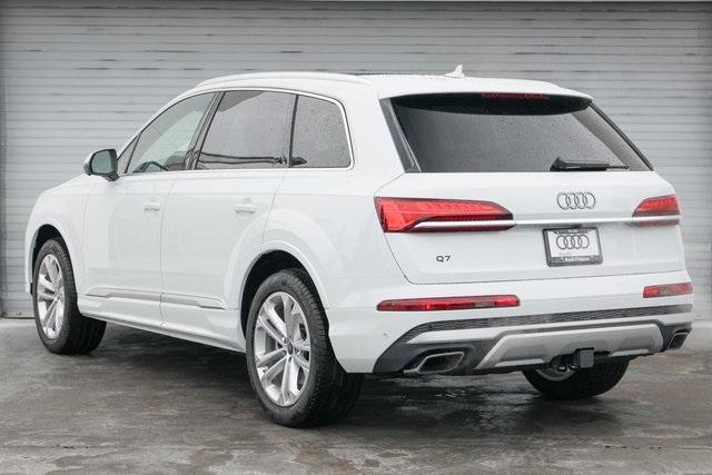 new 2025 Audi Q7 car, priced at $75,890